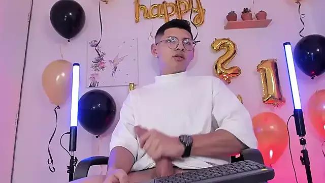 Private a_lejandro_0_8 on StripChat