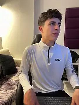 AdrianRinaldi — completlu naked 4u