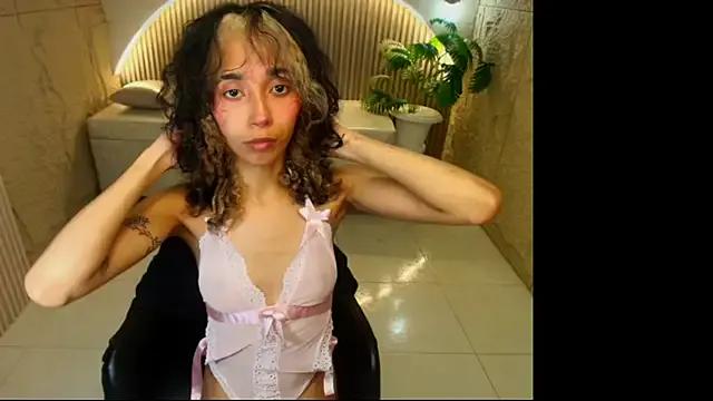 Agnis_ink_r on StripChat