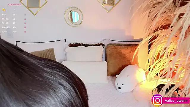 Aliceowenn on StripChat