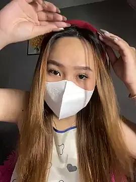 Almira6868 on StripChat