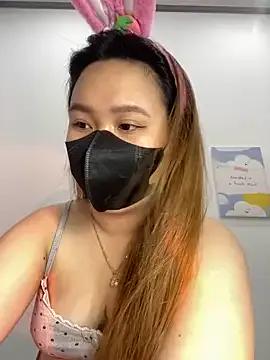 Almira6868 on StripChat