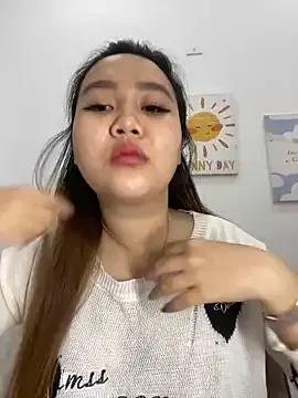 Almira6868 on StripChat
