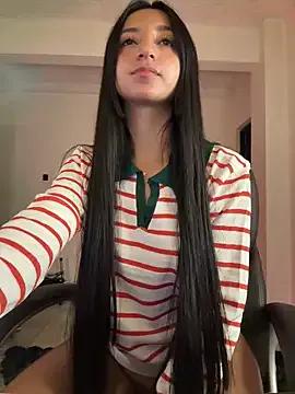 Freechat aly_golden_ on StripChat