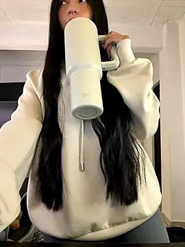 Freechat aly_golden_ on StripChat