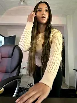 Freechat aly_golden_ on StripChat