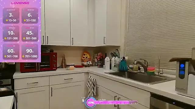 Freechat Blondiewithanass on StripChat