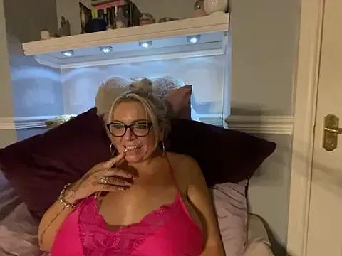 BonnyDesire — Jiggle boobs