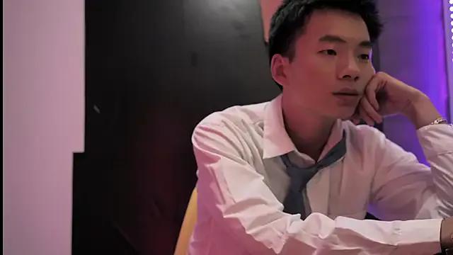 BronzeThickLiam on StripChat