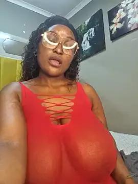 Bustygoddess32 on StripChat
