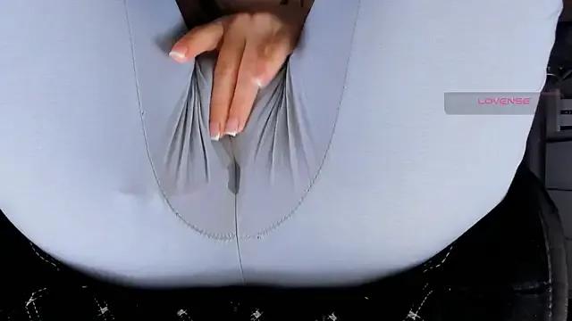 Cameltoe_squirt_inPants on StripChat