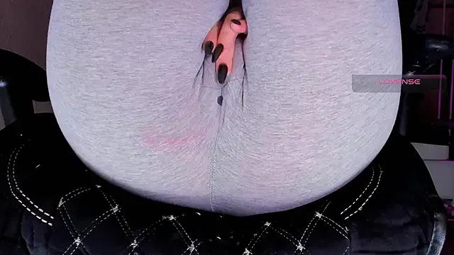 Cameltoe_squirt_inPants on StripChat