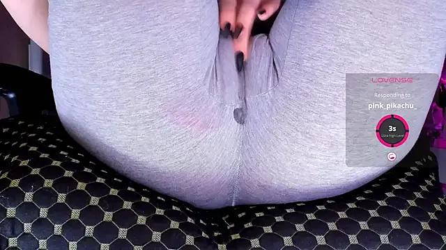 Cameltoe_squirt_inPants on StripChat