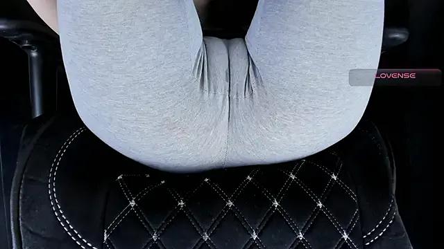 Cameltoe_squirt_inPants on StripChat