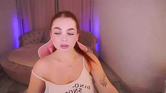 CarolinaDia on StripChat