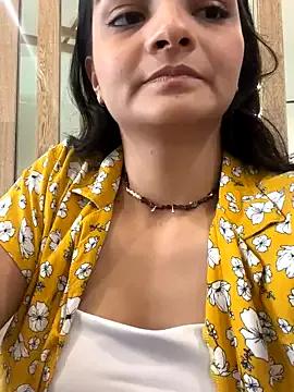 Cat2525 on StripChat