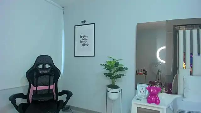 Cloee_Rainbow1 on StripChat