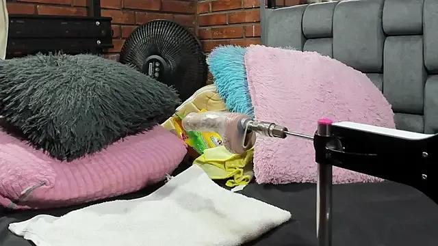 Couple_Gold69 on StripChat