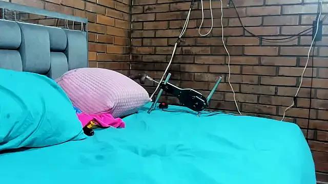 Couple_Gold69 on StripChat