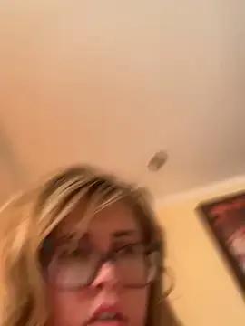 Freechat Crystal00Girl on StripChat