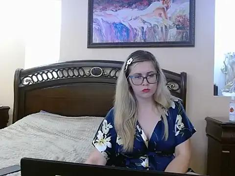 Freechat Crystal00Girl on StripChat