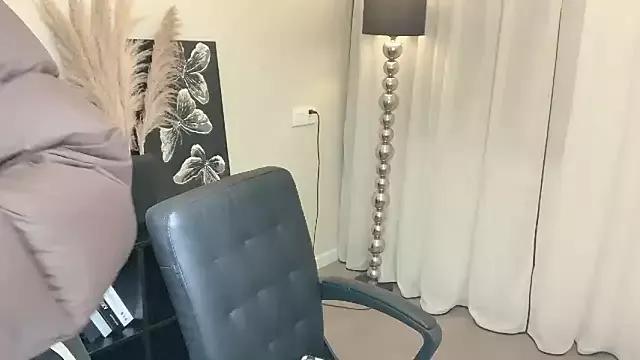 Freechat Cure-uuuuuuuu on StripChat