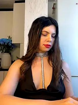 CurlyLara on StripChat