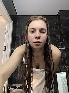 CurlyLara on StripChat