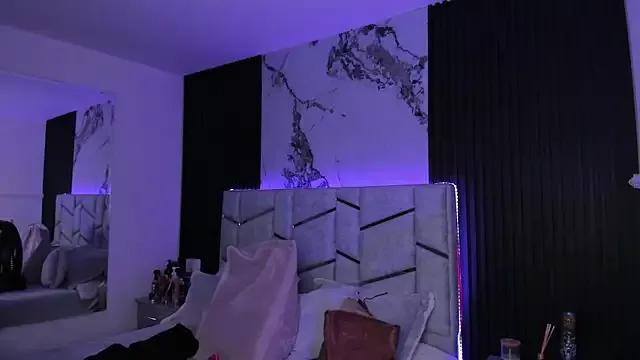 Freechat daniiphoeniixx on StripChat