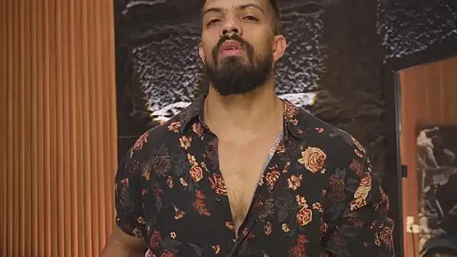 Freechat DannSaenz on StripChat