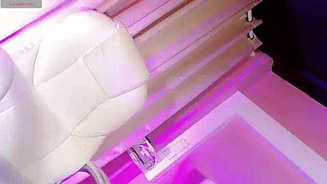 Freechat Daphnne_XXX on StripChat