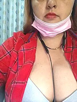 Dianaa9 — Pinch nipple