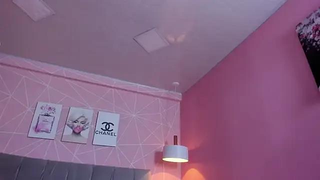 dolly_zoe on StripChat