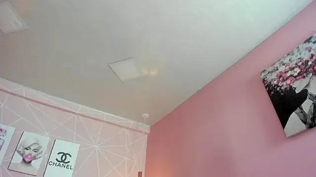 dolly_zoe on StripChat