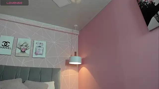 dolly_zoe on StripChat