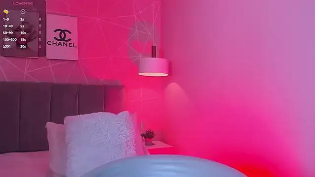 dolly_zoe on StripChat