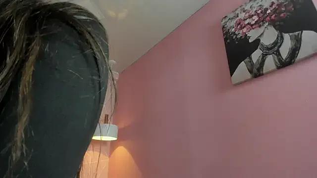 dolly_zoe on StripChat