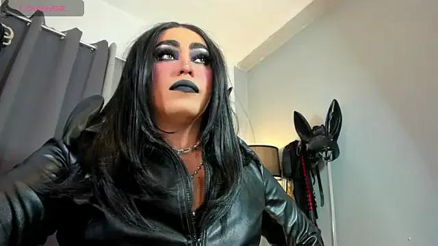 DominaAurumXXX on StripChat