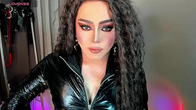 DominaAurumXXX on StripChat