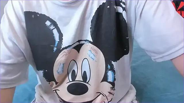 DreamGirl225 on StripChat