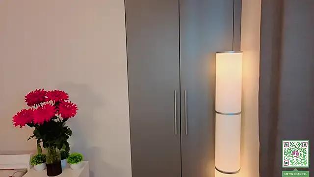 ElfredaTupy on StripChat