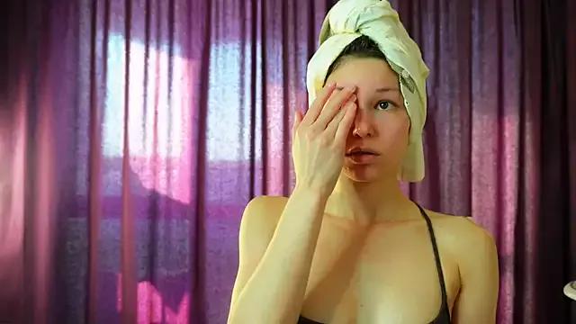 ElwynaBrickell on StripChat