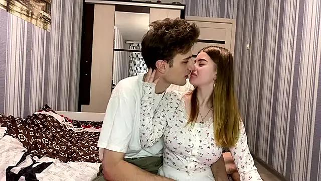 EmiliaCouple on StripChat