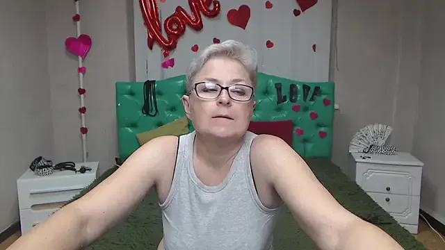 EmiliaGree on StripChat