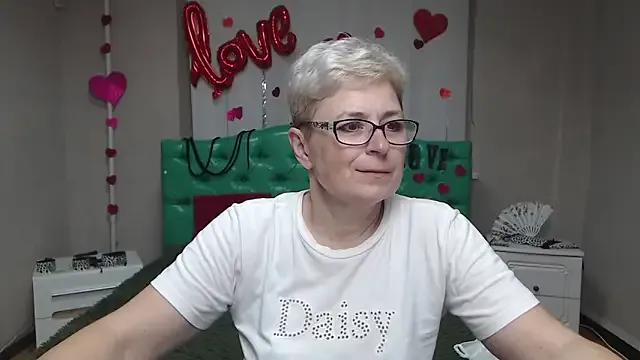 EmiliaGree — Give a vibration, get a reaction