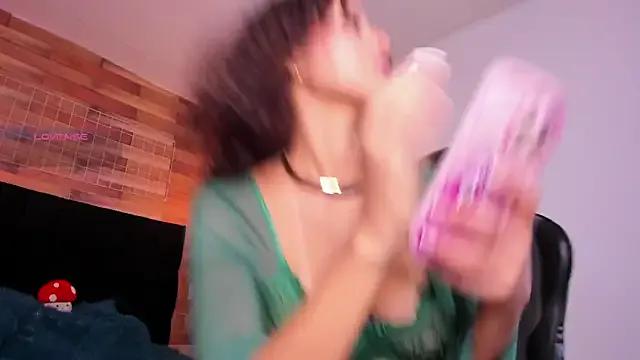 Freechat Emily_brown04 on StripChat