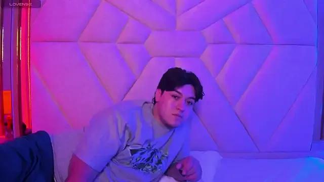 EmilyANDrew_ on StripChat