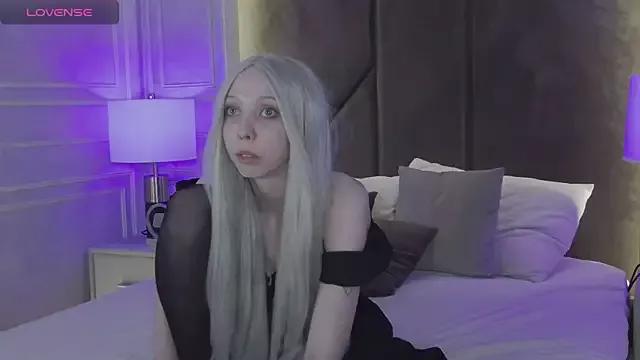 Evelyn_Neal on StripChat