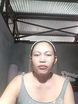 Freechat Everleigh_mom on StripChat