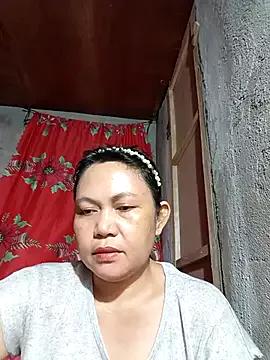 Freechat Everleigh_mom on StripChat